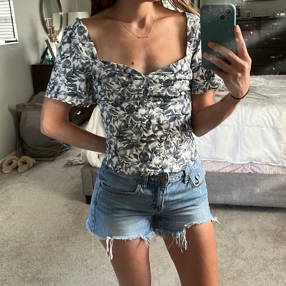 Abercrombie twist front flutter sleeve top XS